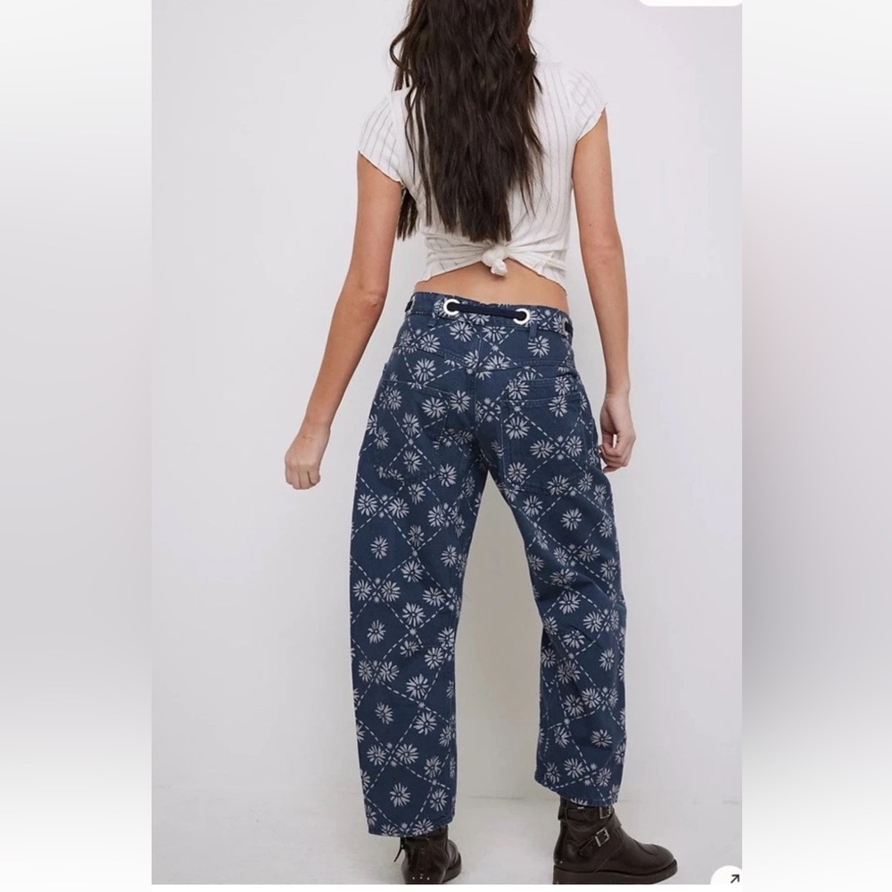 We The Free Moxie Printed Low Slung Barrel Jeans Wallpaper Geo Blue White - Picture 2 of 7